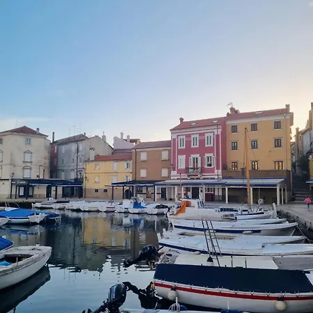 Isidorus Apartament *